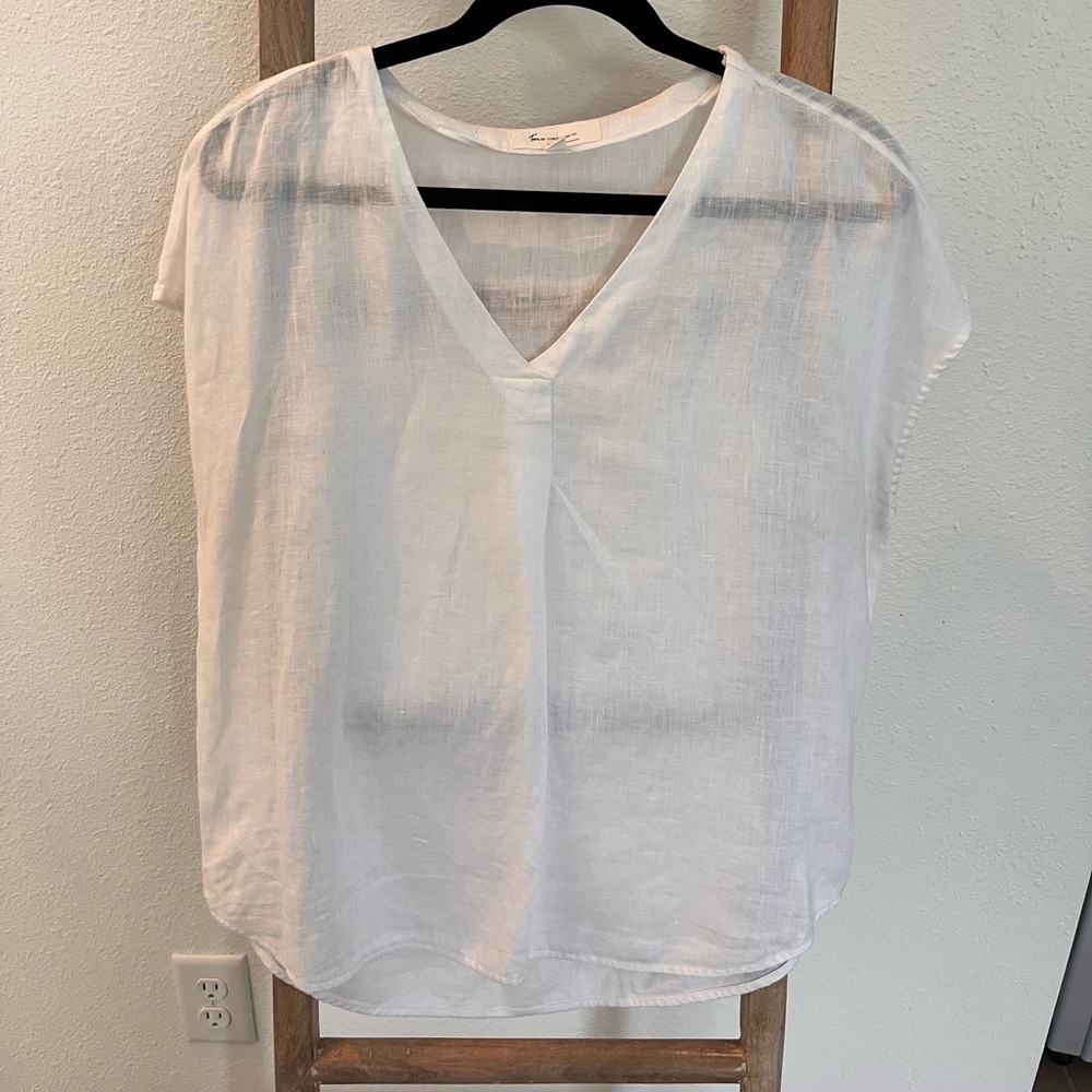Vince Camuto 100% Linen blouse.